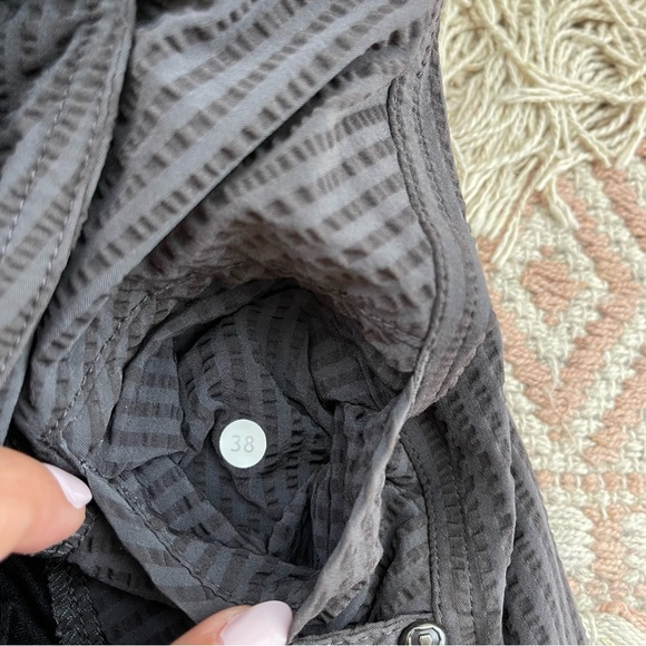 LULULEMON Men's Kahuna Seersucker Striped Golf Shorts Size 38 Outdoor - Picture 15 of 16